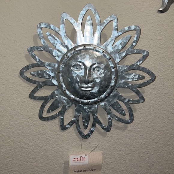 2pcs Galvanized Metal Sun Décor Style Wall Mounted Art Crafts 10” Diameter, New - Picture 2 of 6